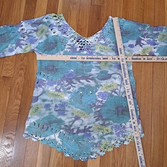 Rain Women's Small 3/4 Sleeve V-neck Watercolor Crochet Top Shirt Swimsuit Cover - Picture 10 of 11